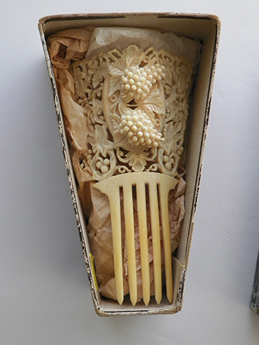 barbaraanneshaircombblog-ivory-comb-in-box